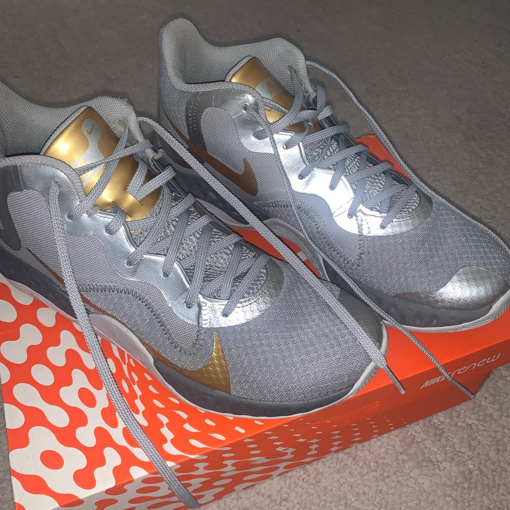 NIKE RENEW SHOES